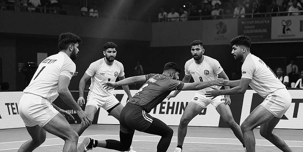 जो टीम एक भी मैच नहीं खेली, वह तालिका में तीसरे नंबर पर है — अहमदाबाद की पहली शाम का असली दस्तावेज़